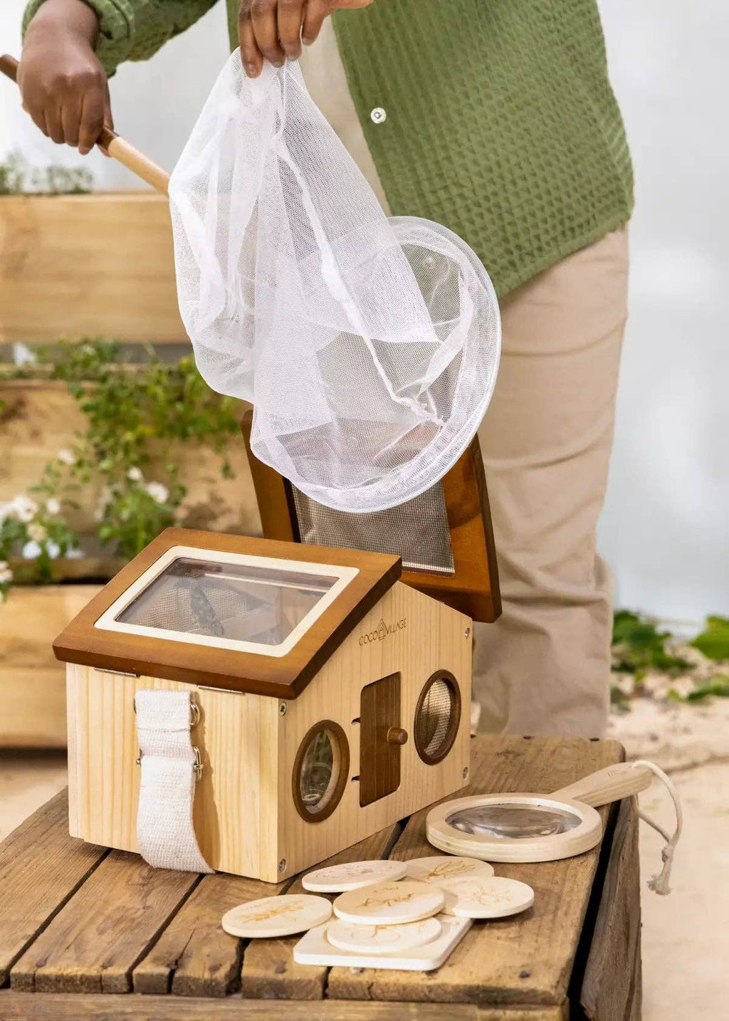 Wooden Bug House & Exploration Set